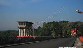 ../images/gallery/karangkates-dam/karangkates_dam_19.jpg